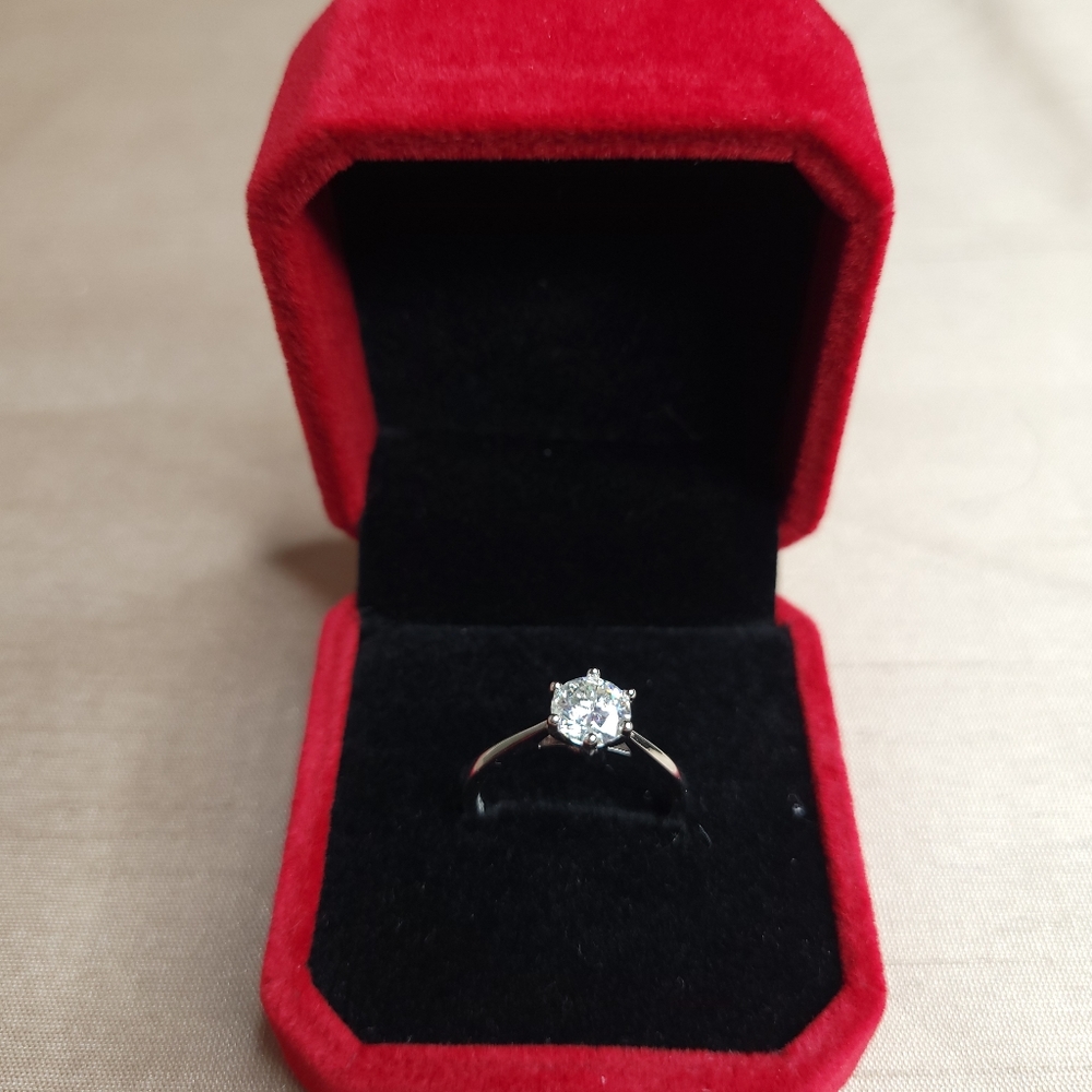 Luxury 925 Sterling Silver Moissanite Ring
